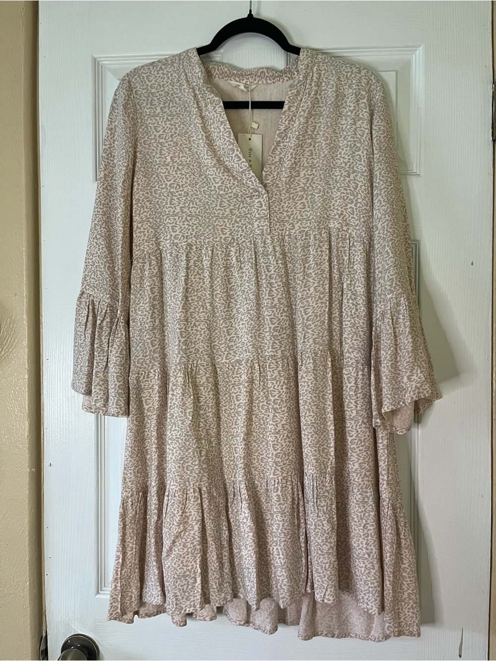 Sim & Sam Pink and Gray Leopard Print Tiered Boho Flowy Sleeve Dress
